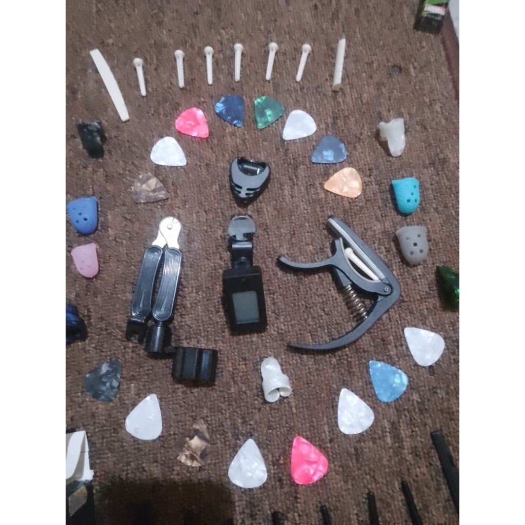 gitar acoustic kelengkapan