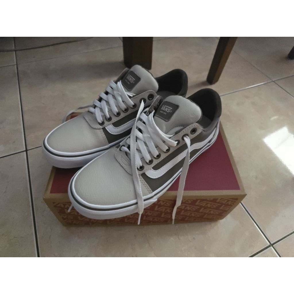 sepatu Vans Ward DX size 7 [LIKE NEW] SECOND BEKAS PRELOVED ORIGINAL
