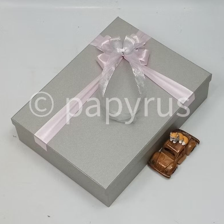 

PAPYRUS 30x40 Tinggi 10cm Kotak Kado Gift Box Hardbox Hampers V3