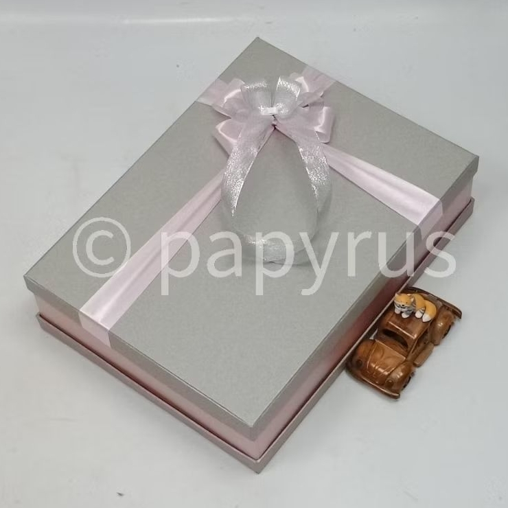 

PAPYRUS Sandwich 30x40 Tinggi 10cm Kotak Kado Gift Box Hardbox Hampers V3