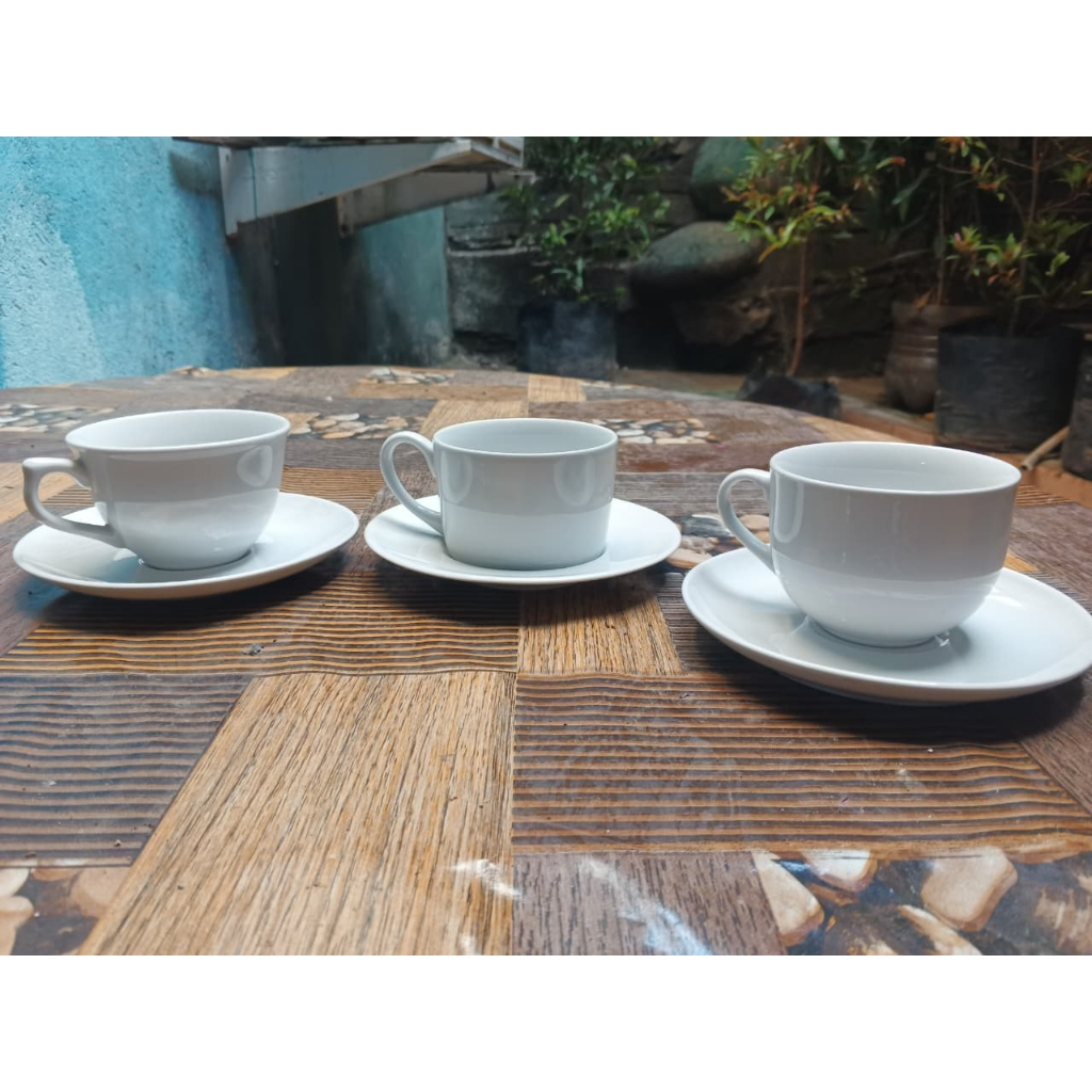 Cangkir dan Pisin keramik Putih satu set untuk Kopi 240ml berat 500 gr