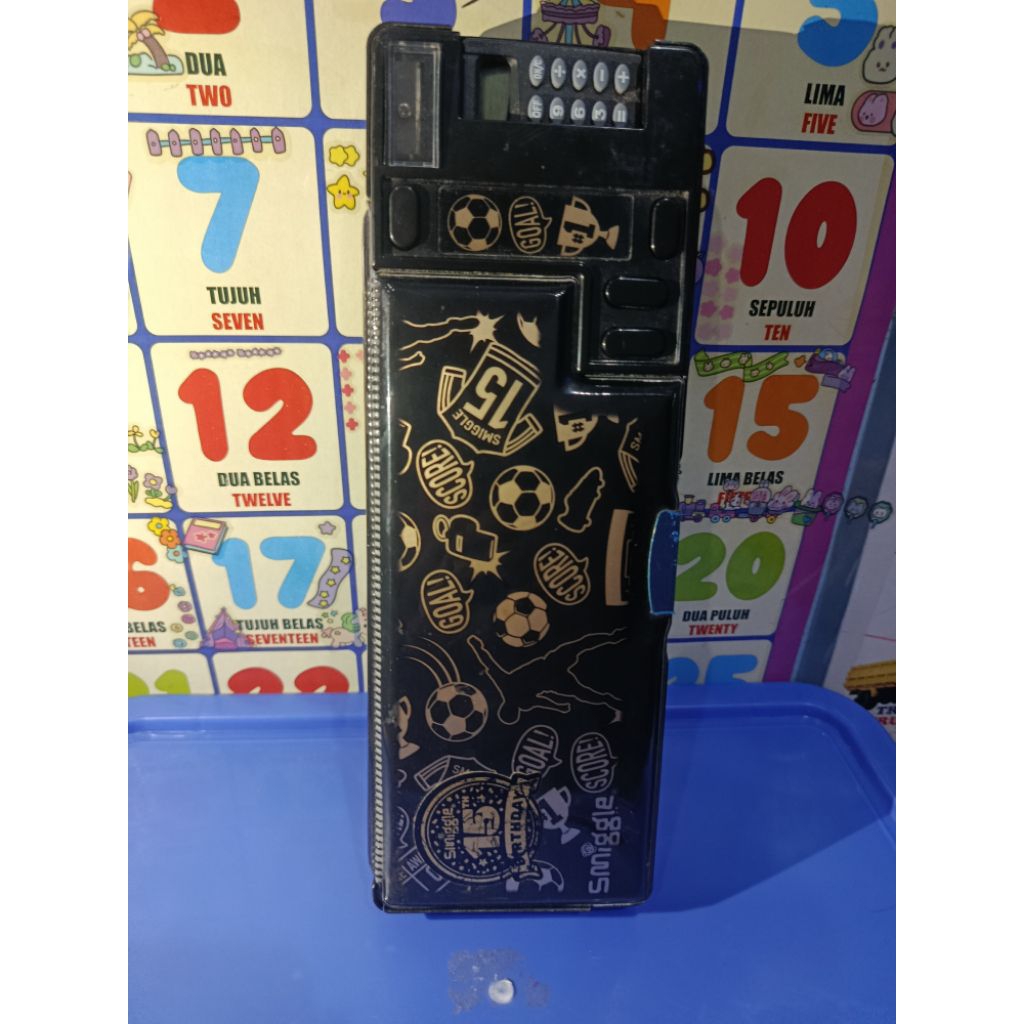 

smiggle kotak pensil magnet