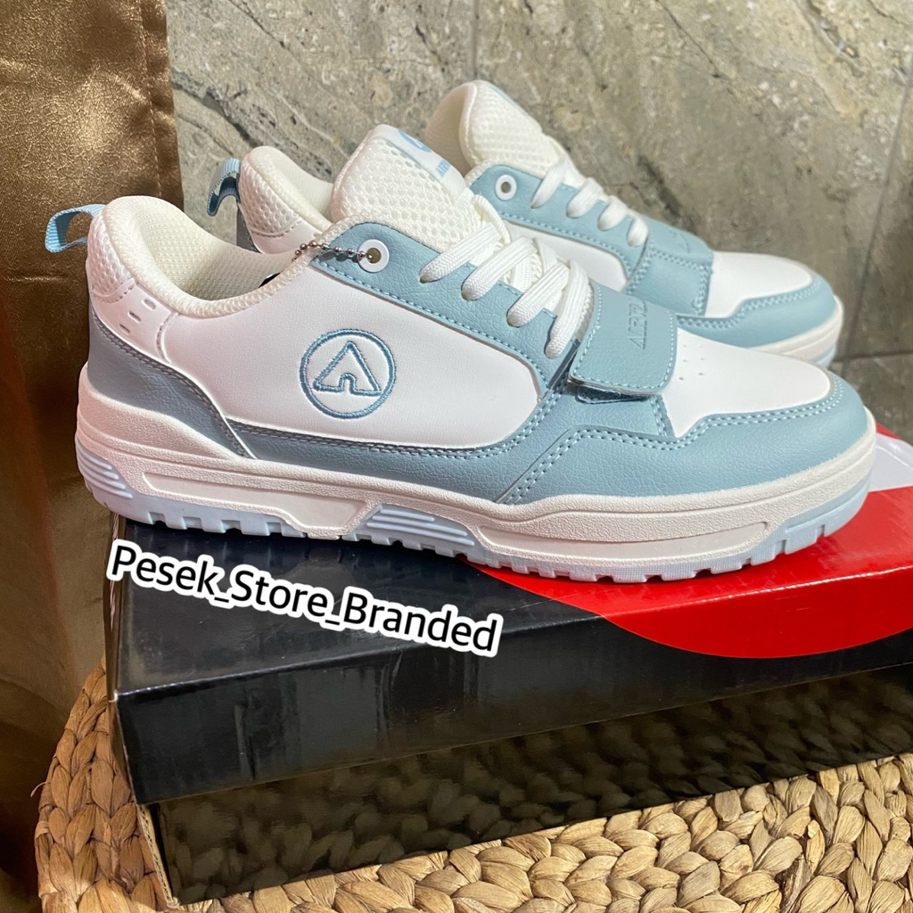 Sepatu Airwalk Chase warna putih biru size 39 original
