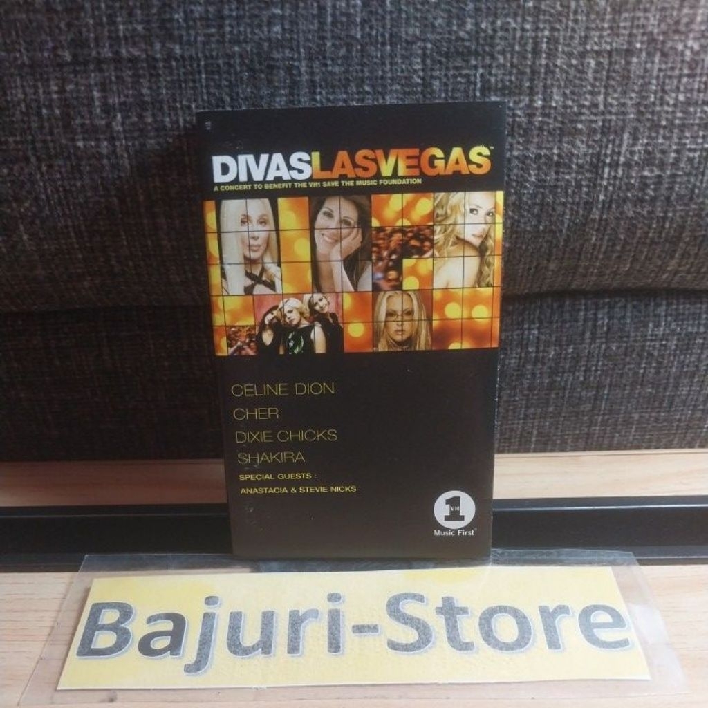 Kaset Pita Divas Lasvegas "Celine Dion" "Cher" "Dixie Chicks" "Anastacia" "Stevie Nicks" "Celine Dio