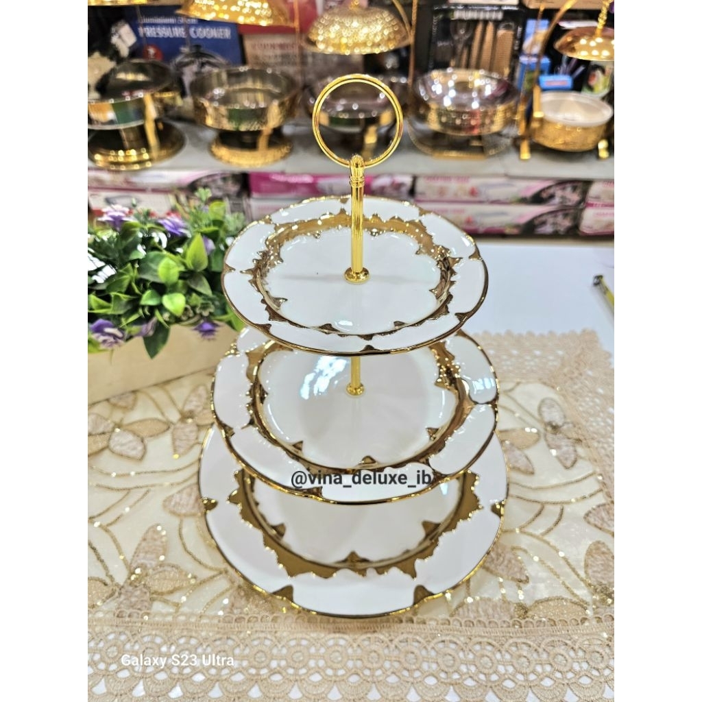 Piring Tatakan / Sajian 3 tingkat (gold & silver)