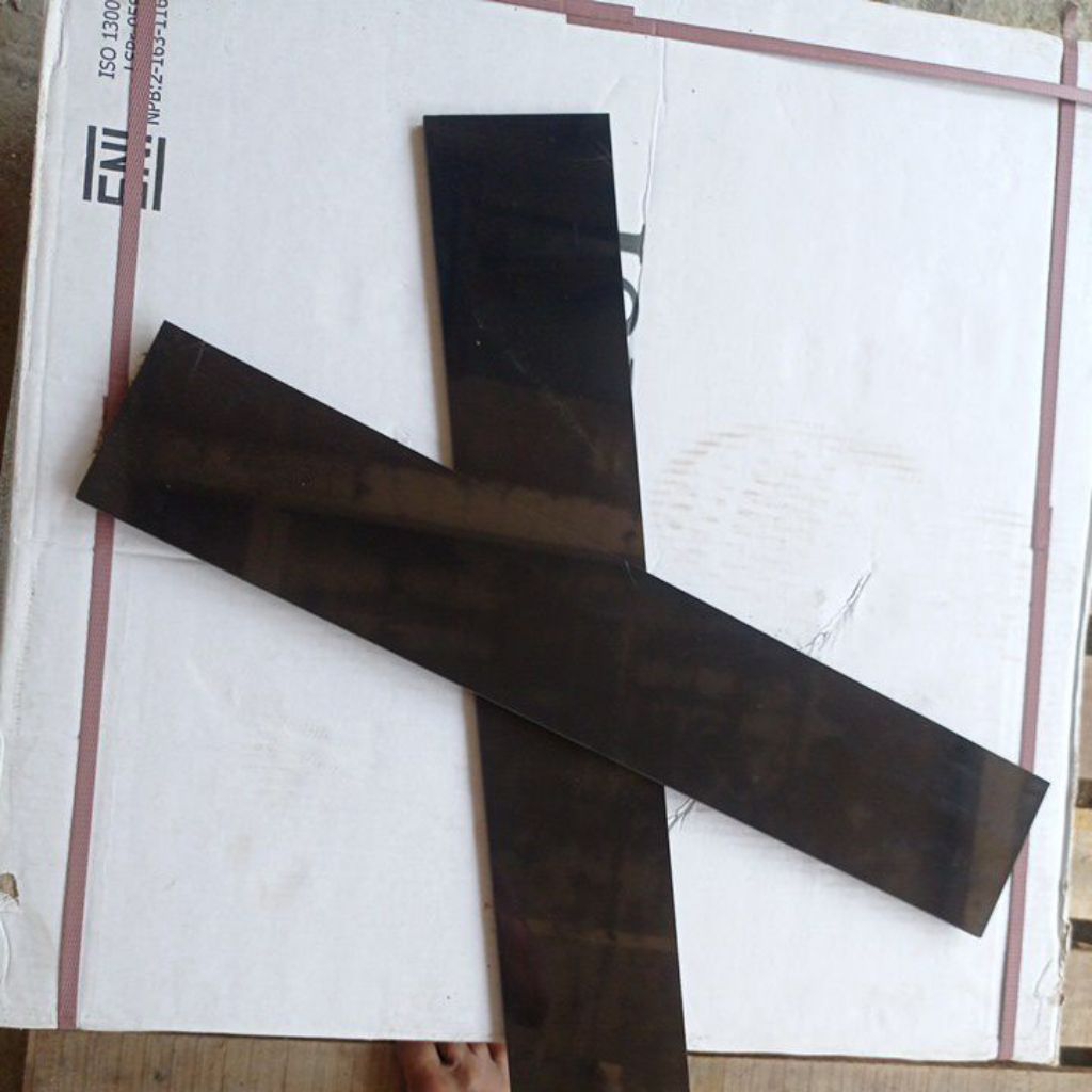 Lis keramik 10x50 black glossy