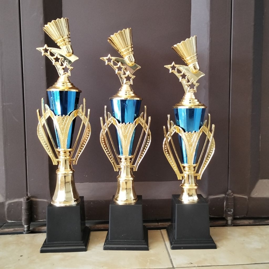 Trophy badminton piala 1 set isi 3pcs free stiker