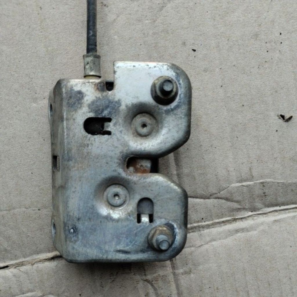 Engsel jok belakang CBR150R old k45a original