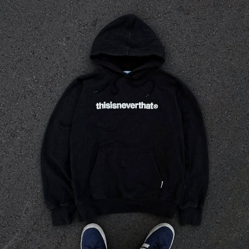 THISISNEVERTHAT T LOGO PULLOVER HOODIE IN BLACK