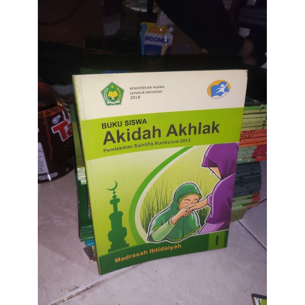 BUKU AKIDAH AKHLAK KELAS 1 MI