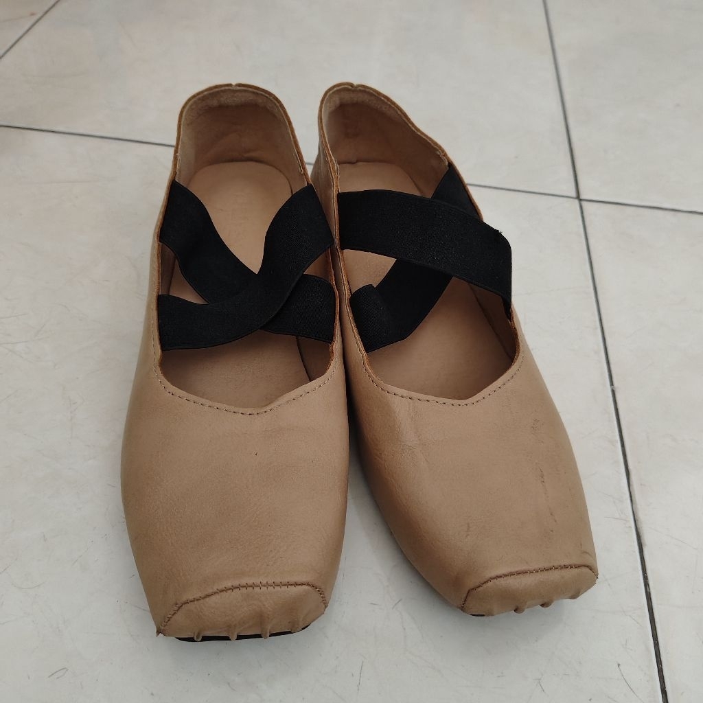 Preloved sepatu kulit wanita size 36