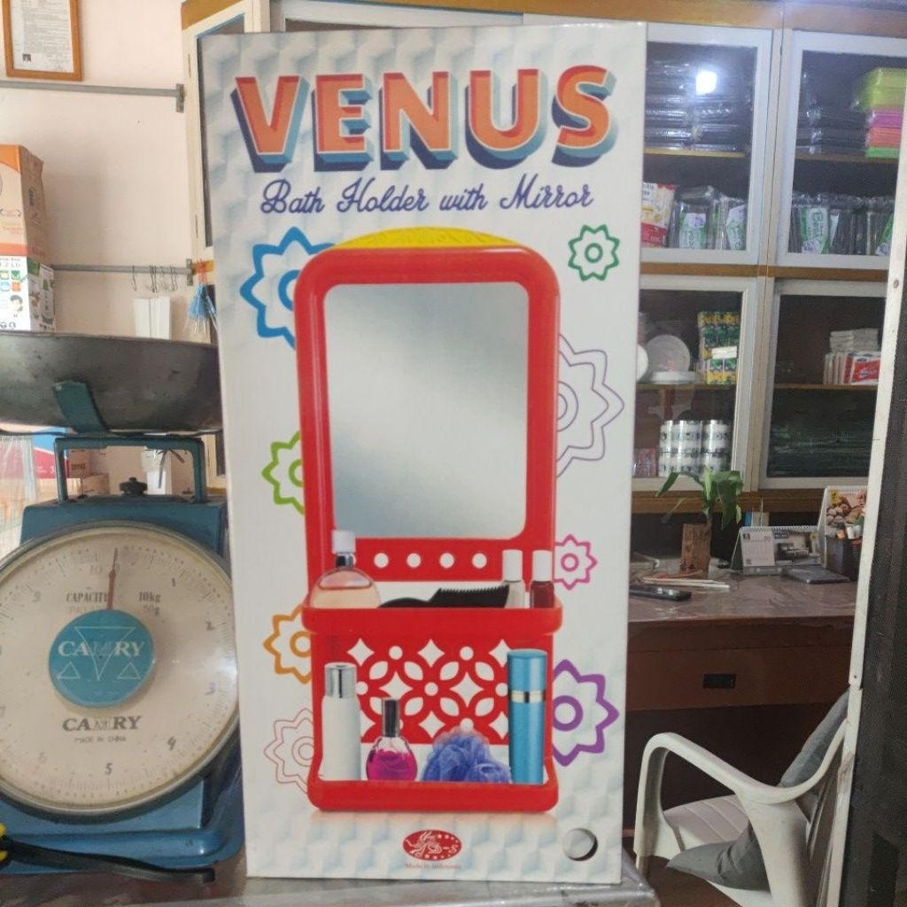 Venus Rak gantung make up