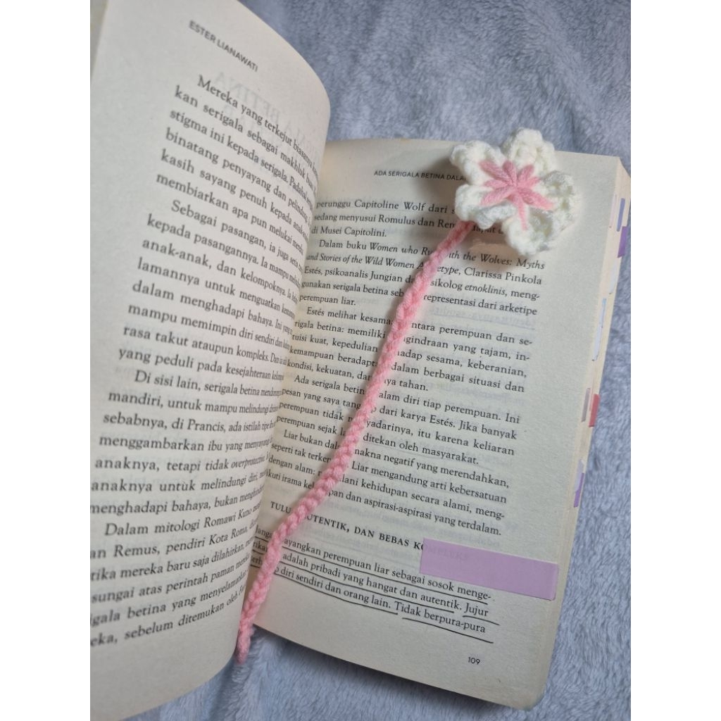 

bookmark pinky flower crochet rajut