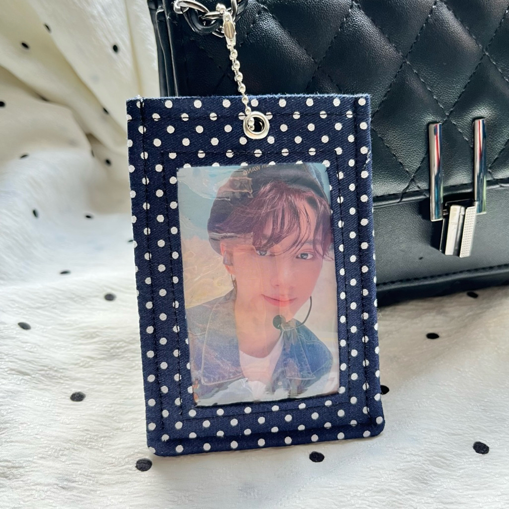 

(C4R) Handmade Sewing PC Holder | Gantungan Card Holder Photo Protector Photocard Gambar Kpop | Kartu Kerja ID Card Handmade | Frame Photocard Idol Kpop | PC Holder Buatan Kerajinan Tangan | Photocard Original | Handmade Sewing Frame Photocard