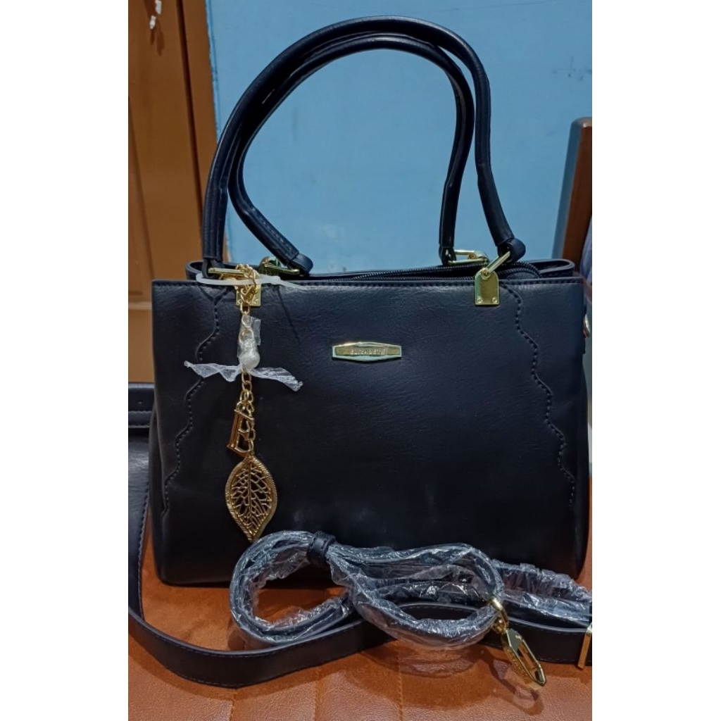 tas hitam Elizabeth