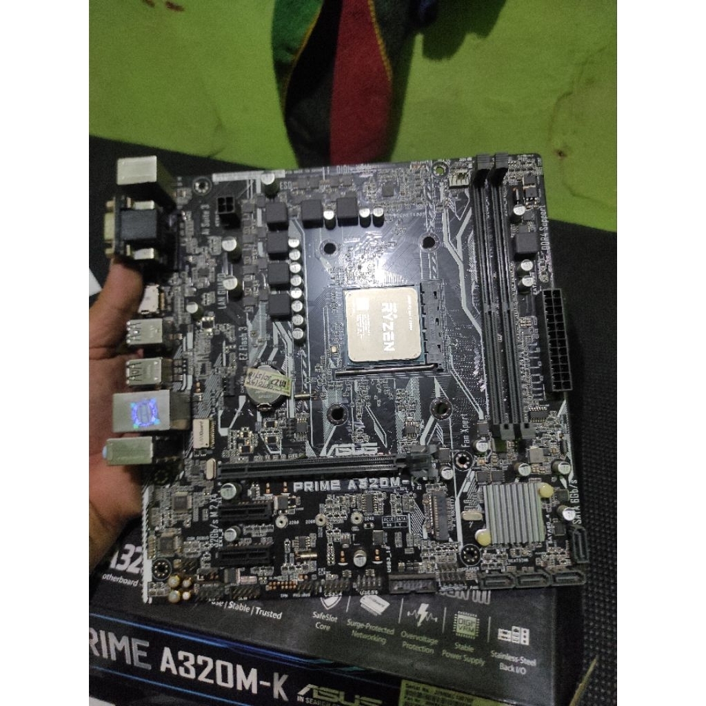 ryzen 3 2200g+mobo asus a320-k+ram 8gb +ssd240gb