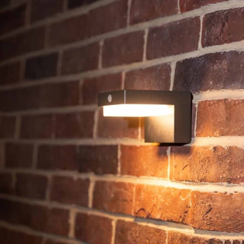 AZKO KRISBOW NEBULA LAMPU DINDING OUTDOOR INDOOR 400LM 3000K/AZKO KRISBOW WALL LAMP NEBULA 400LM 300