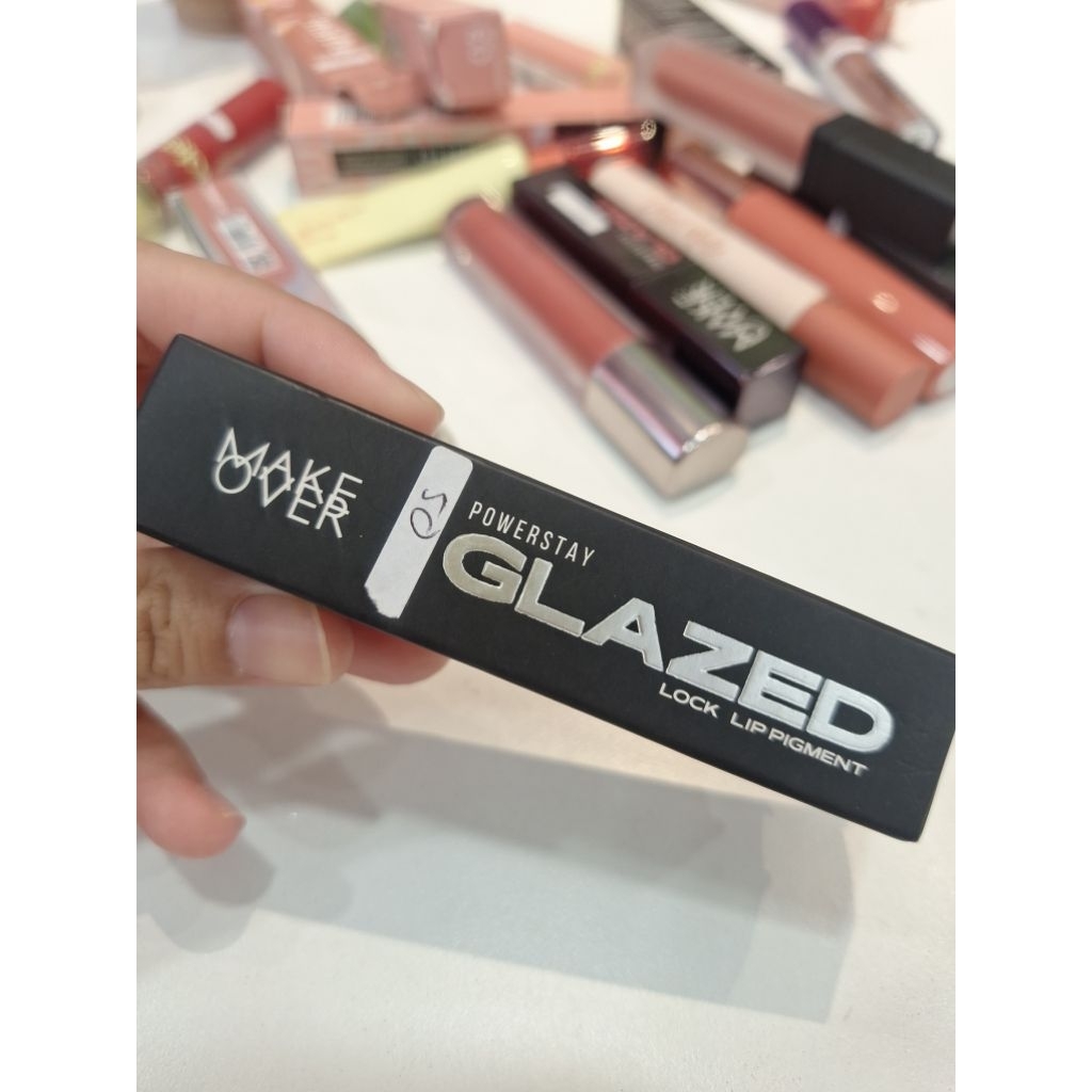 Make Over lip glazed shade D22 Lowkey