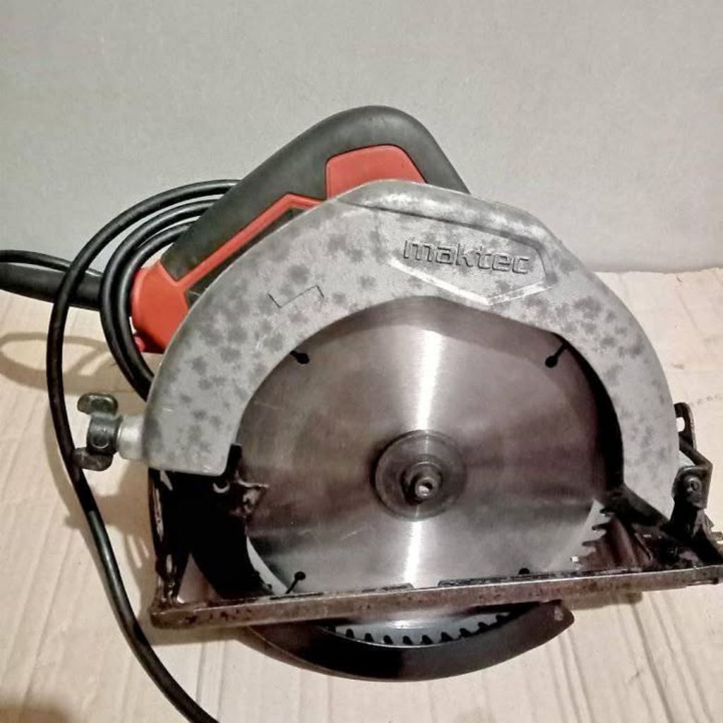 circular saw maktec mt583 mesin gergajj kayu 7" circular saw maktec mt 583 bekas