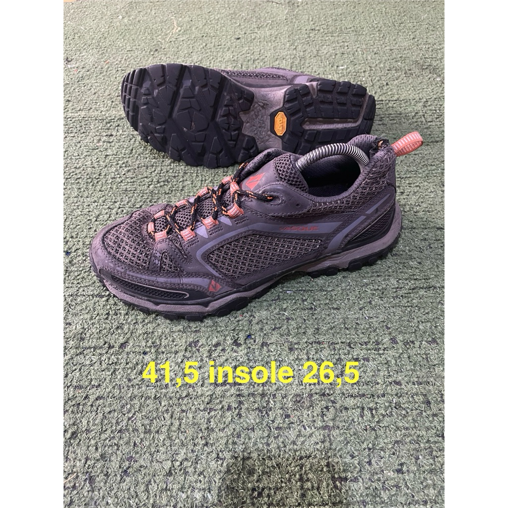 sepatu outdoor s41,5 vasque