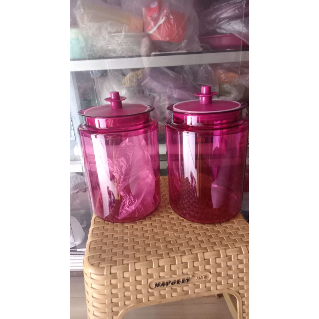Toples counterpart 2,4 L magenta dari Tupperware