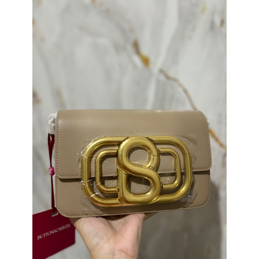 Briana bag buttoncarves