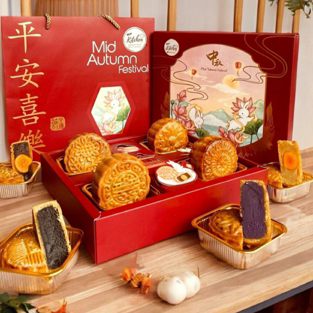 Pagoda Set 4 pcs mooncake /Mooncake Hampers / Mid Autumn Festival