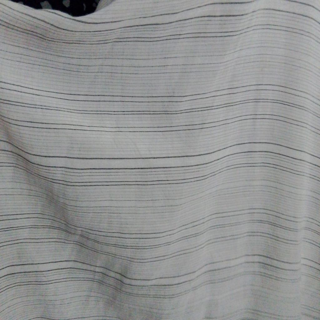 Kain Katun Paris Motif Garis Tipis – Bahan Adem Ringan untuk Hijab & Busana (Harga Kain Per½ Meter)