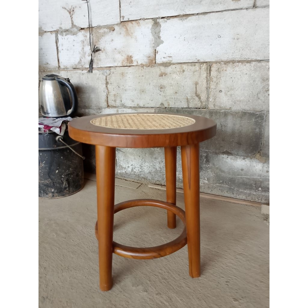 Stool kursi model bulat bahan kayu jati kombinasi anyaman rotan/kursi rias bulat kayu jati