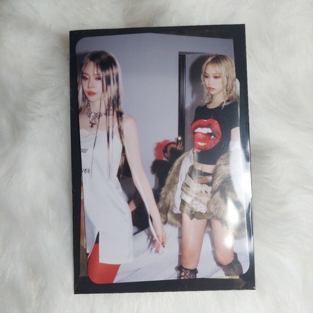 OFFICIAL LE SSERAFIM HOT Chaewon Sakura Photocard PC Album