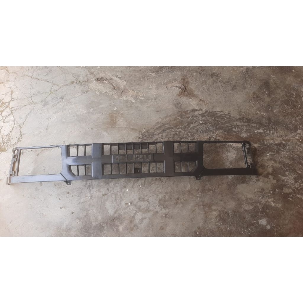 ISUZU Grill depan mobil PANTHER PICK UP ORIGINAL
