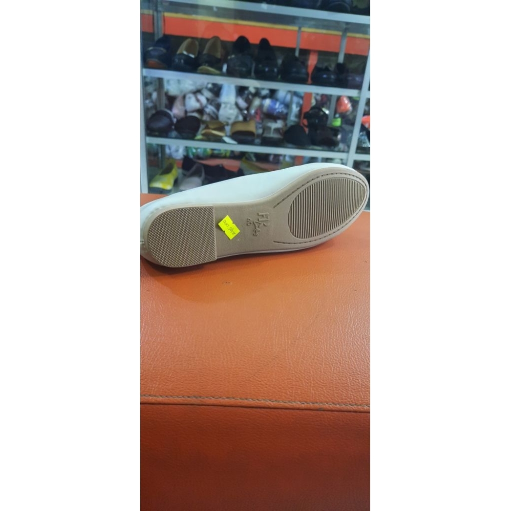 Sepatu kantor merek fransisca renaldy