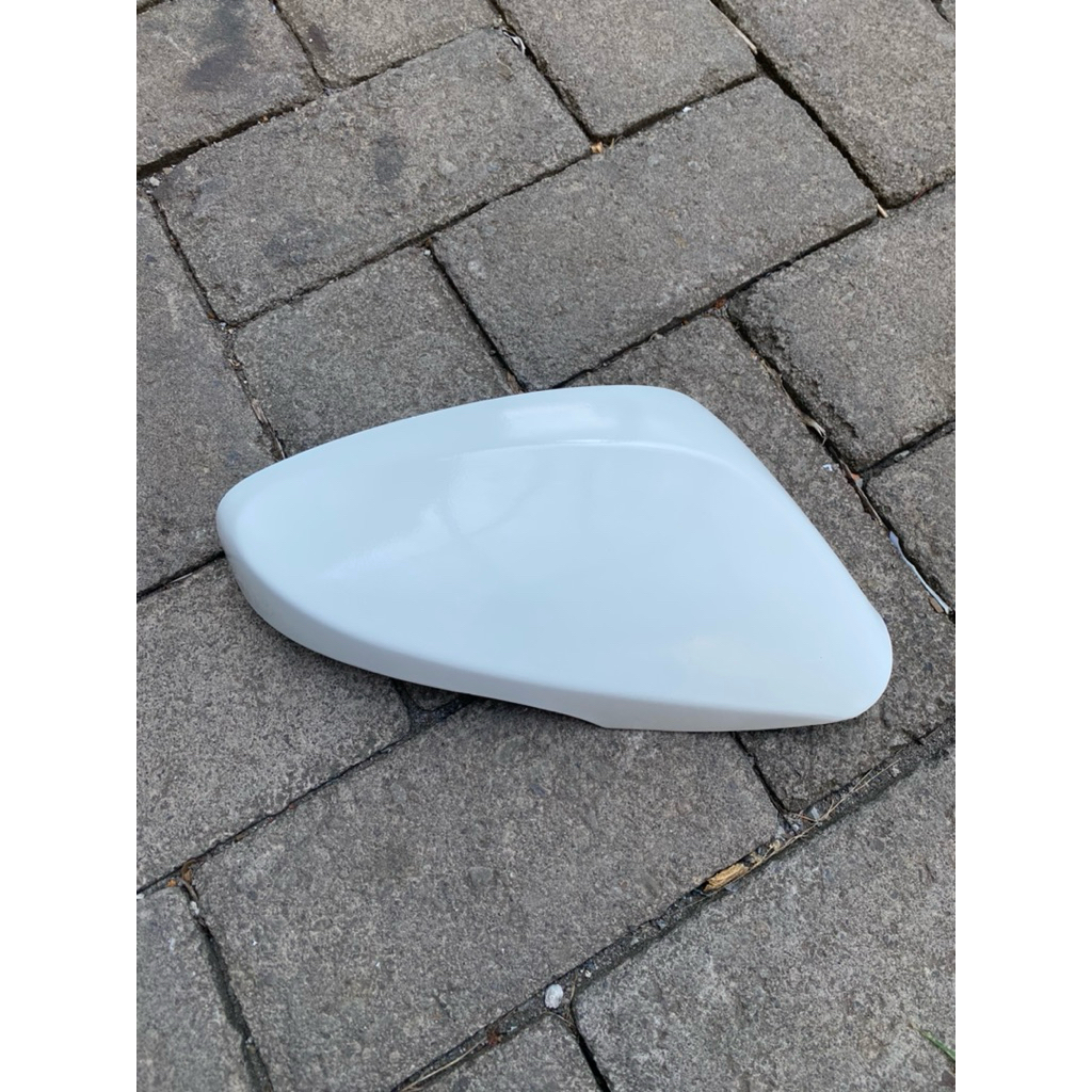 Cover spion hyundai avega bahan fiberan