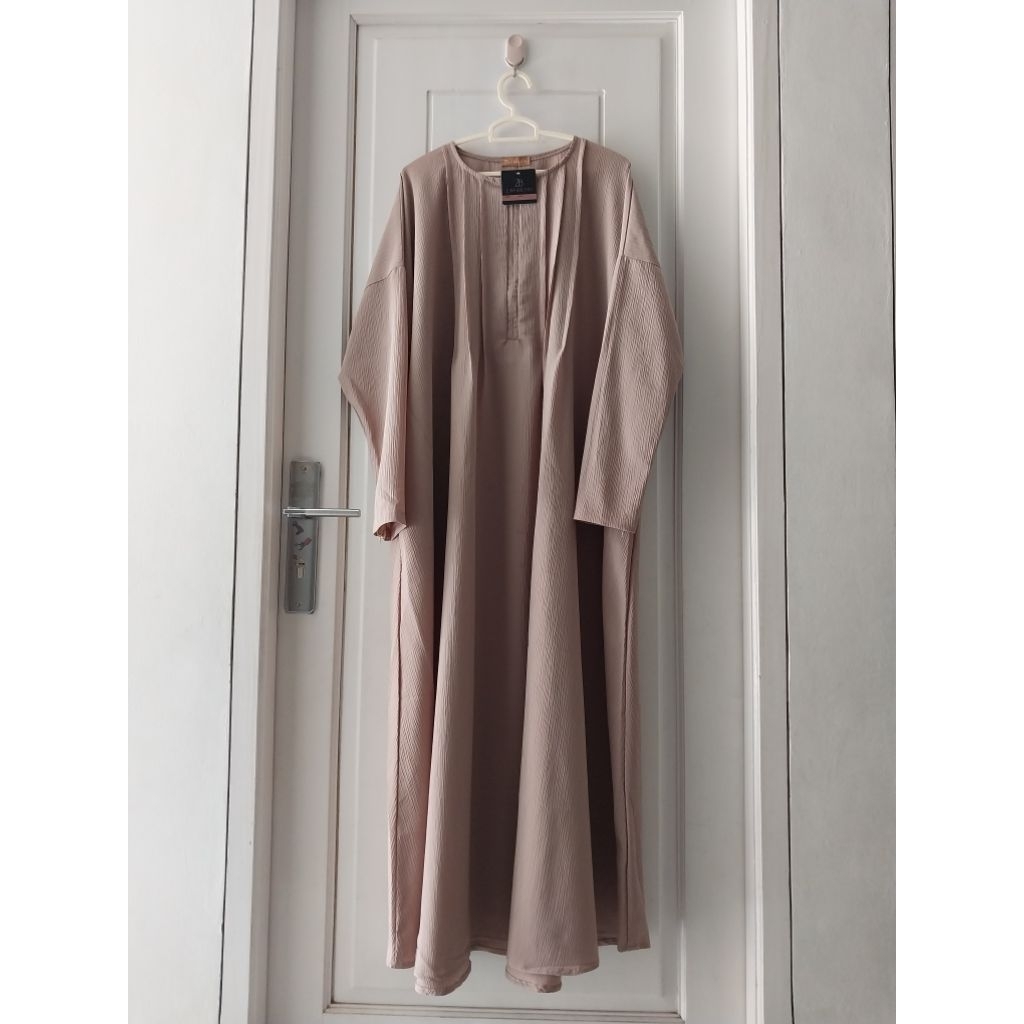 Preloved basic abaya cordelia nude Zafeetri