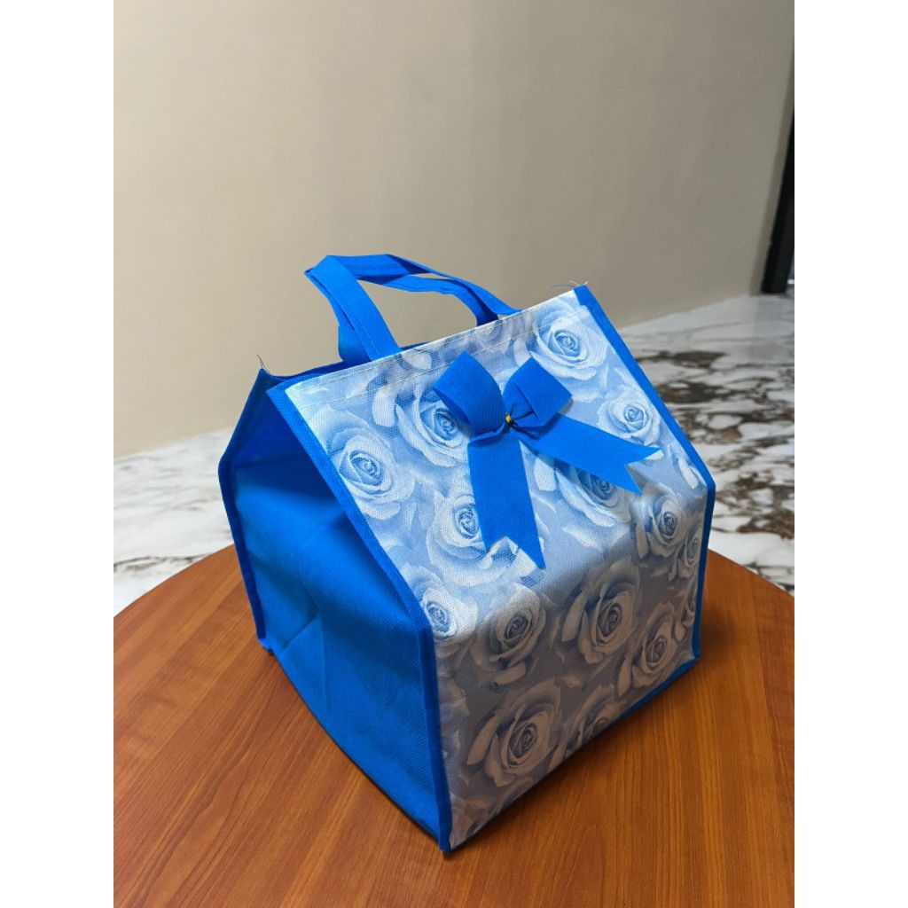 

TERMURAH (ISI 1 PACK = 60 PCS) Tas Hajatan Goodiebag Motif Bunga Pita 22x22 cm / Tas Nasi Box / Tas / Tas Belanja