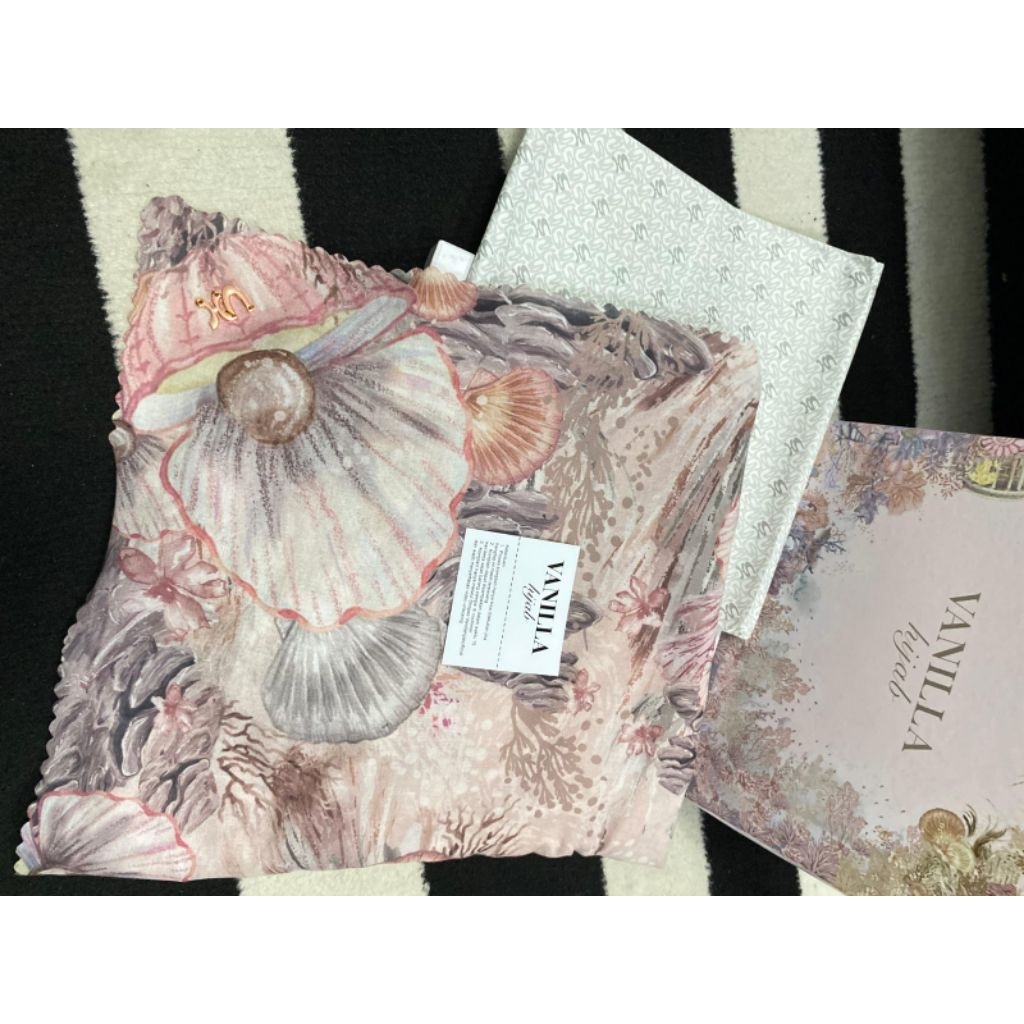 preloved Vanilla Hijab