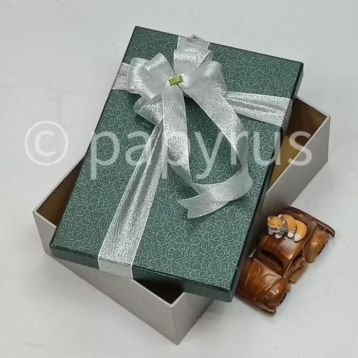 

PAPYRUS Kombinasi 20x30 Tinggi 8cm Kotak Kado Gift Box Hardbox Hampers Hadiah V2