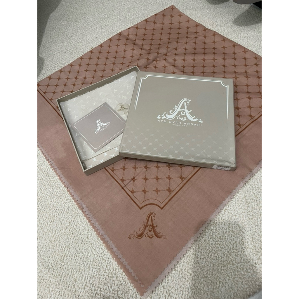 Ayu Dyah Andari monogram Scarf signature
