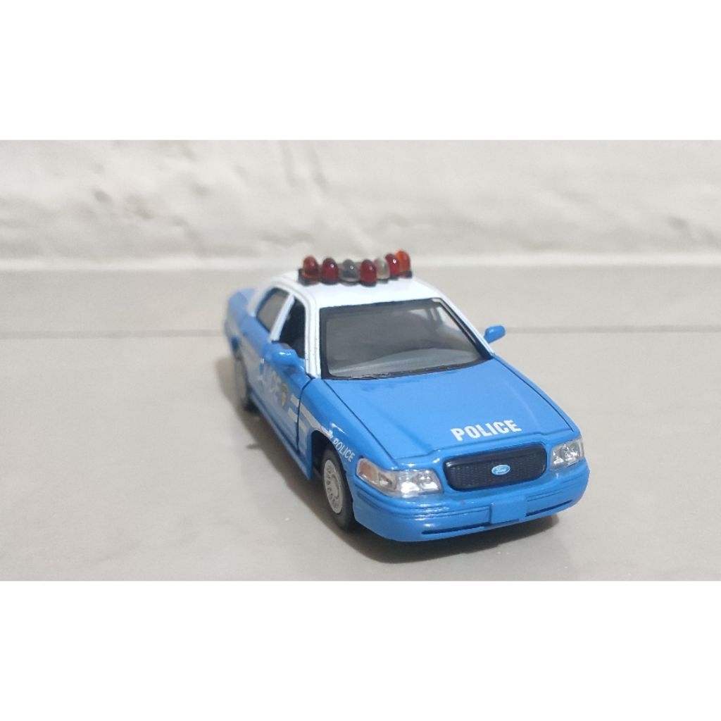Diecast Kinsmart Crown victoria police