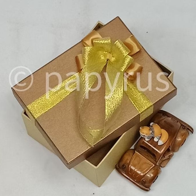 

PAPYRUS Kombinasi 15x20 Tinggi 5cm Kotak Kado Gift Box Hardbox Hampers Hadiah V1
