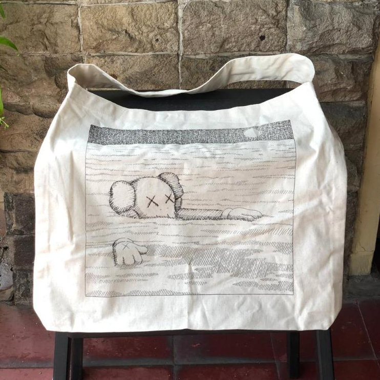 TOTEBAG UNIQLO X KAWS UT 2019 [BARU]