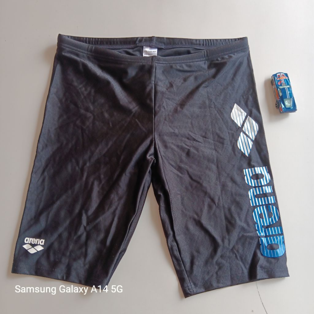 Celana renang Arena