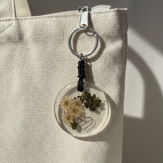 gantungan kunci resin isi edelweiss bulat by anjay.edelweiss