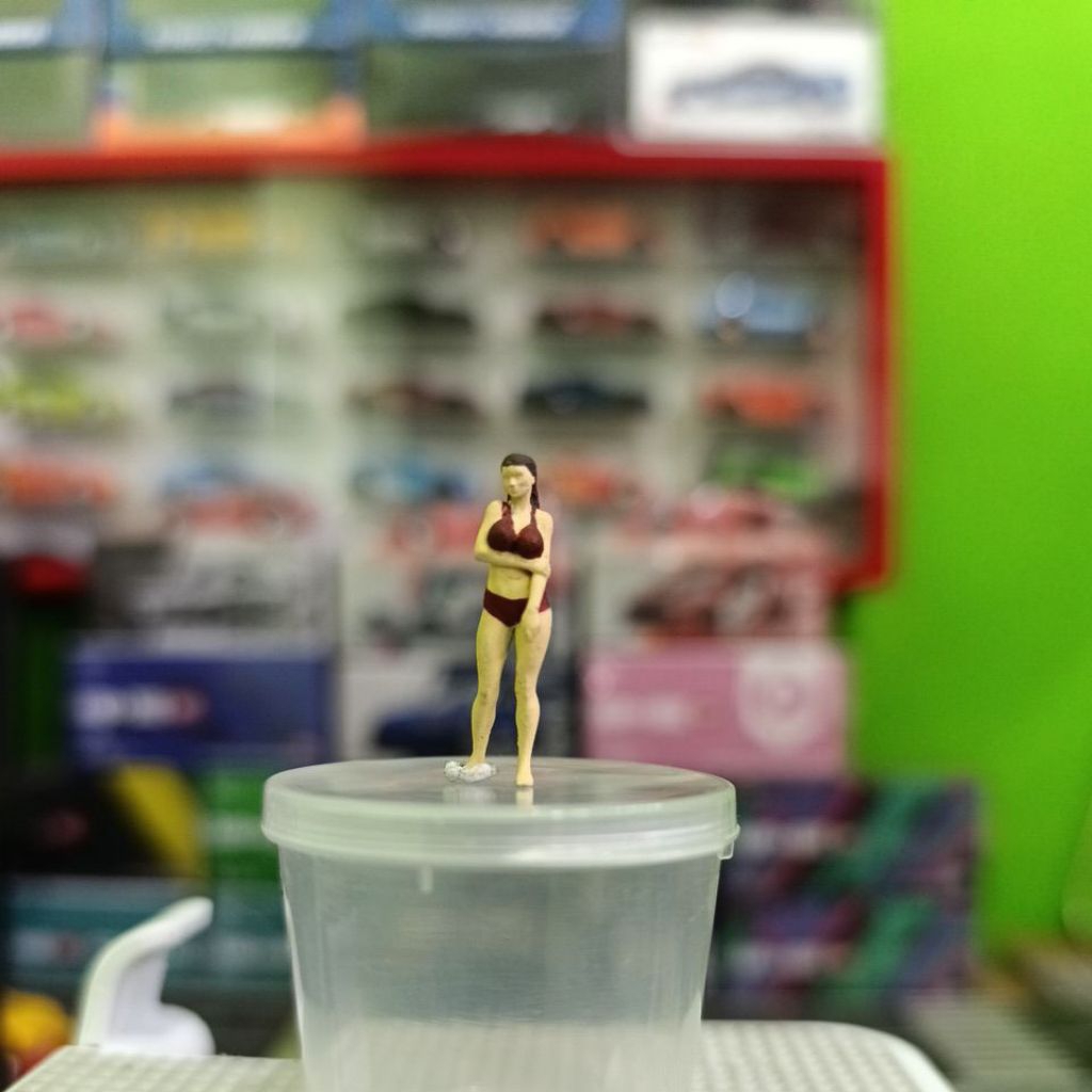 figure diecast "girl bikini" //1:64