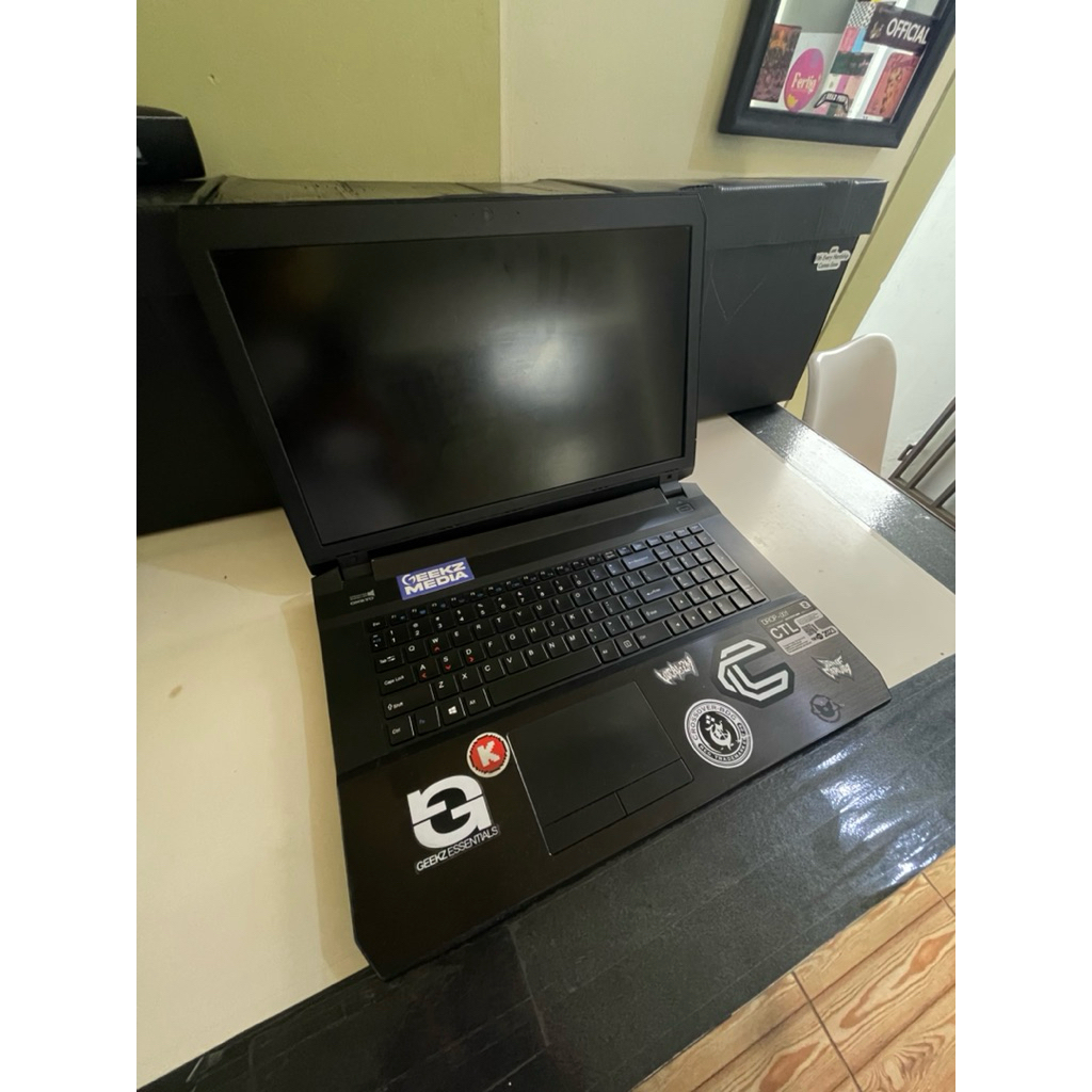 Laptop Gaming Aftershock S-15