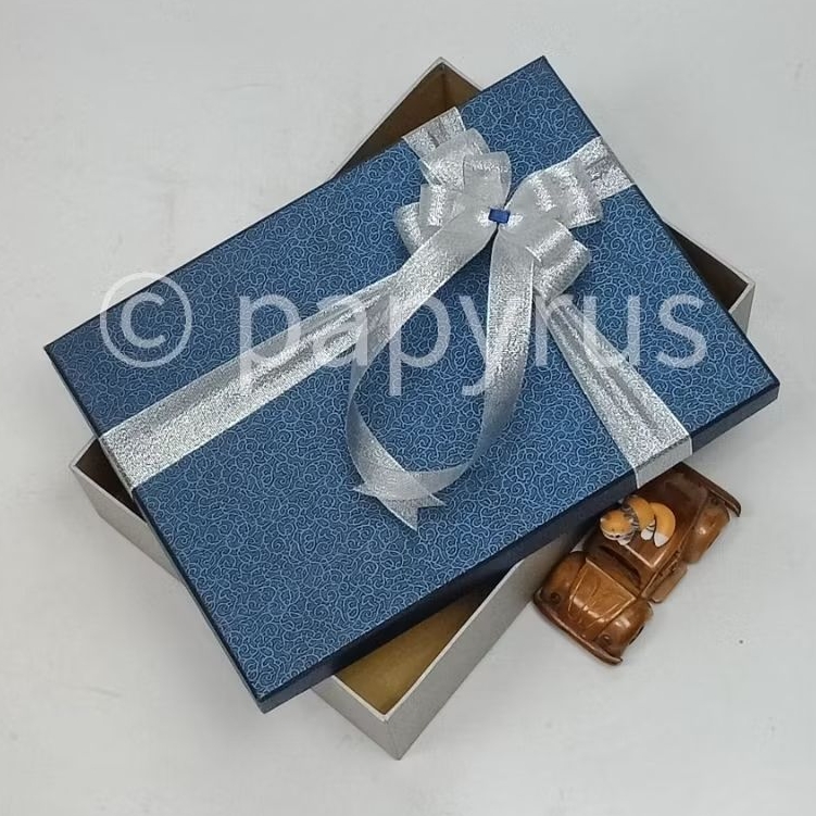 

PAPYRUS Kombinasi 25x35 Tinggi 5cm Kotak Kado Gift Box Hardbox Hampers Hadiah V1