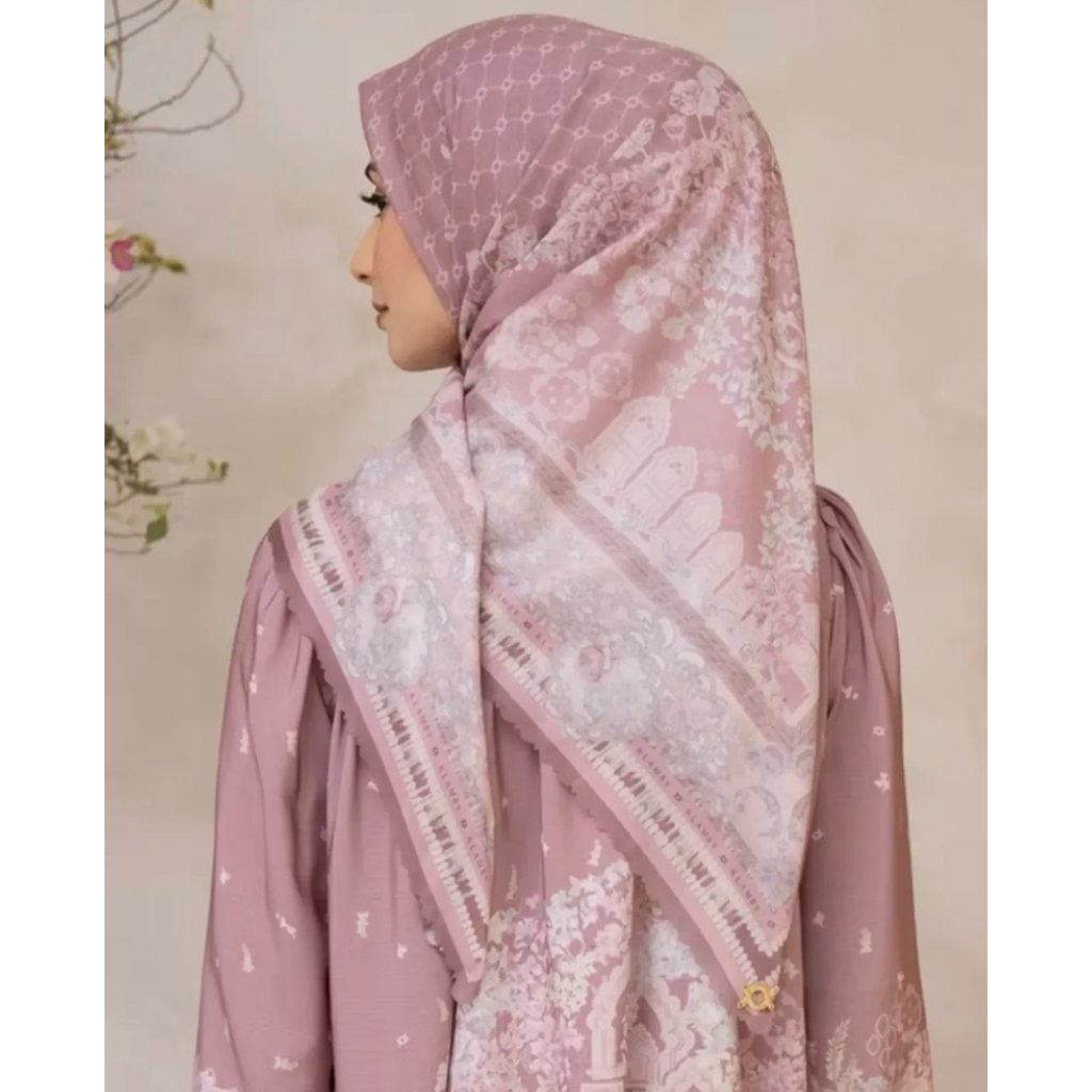 BIYYA 2.0 (EXTENDED ) ALHAMBRA RUBY CHRYSANT SCARF WEARING KLAMBY