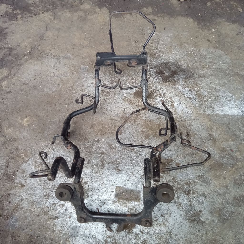 Breket Dudukan Lampu Depan Vixion Old Ori