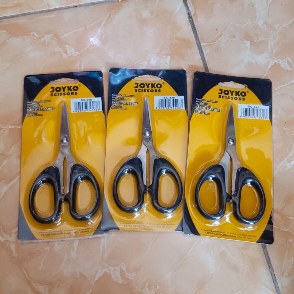 

Gunting kecil warna hitam JOYKO SCISSORS SC-828 (1 BIJI)