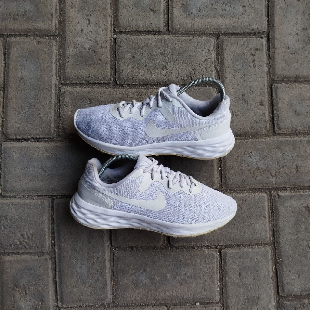 Sepatu Lari Pria Wanita Size 42 Bekas